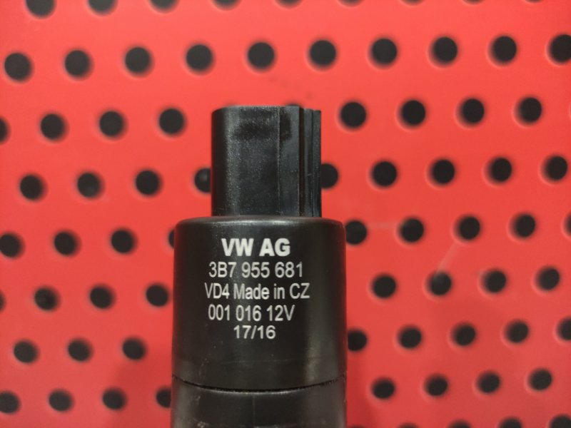 Насос (моторчик) омывателя фар Cayenne 2014 958 CVV Насос (моторчик) омывателя фар Cayenne 2014 958 CVV