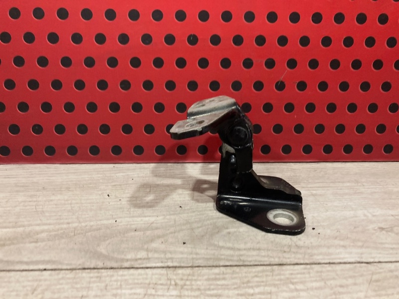 Петля двери Jeep Grand Cherokee WK2 VM63D