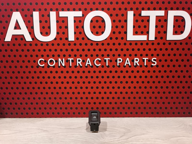 Кнопка стеклоподъемника Jeep Grand Cherokee 2016 WK2 VM63D 68085690AC контрактная