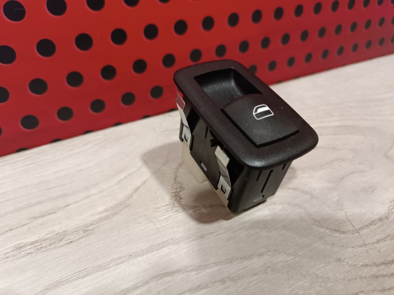 Кнопка стеклоподъемника Jeep Grand Cherokee WK2 VM63D