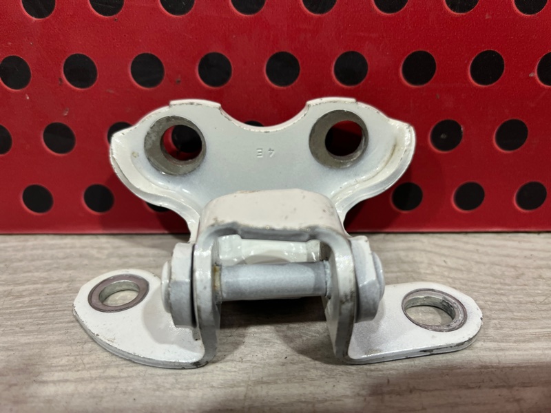 Петля двери задней правой Rav 4 2021 XA50