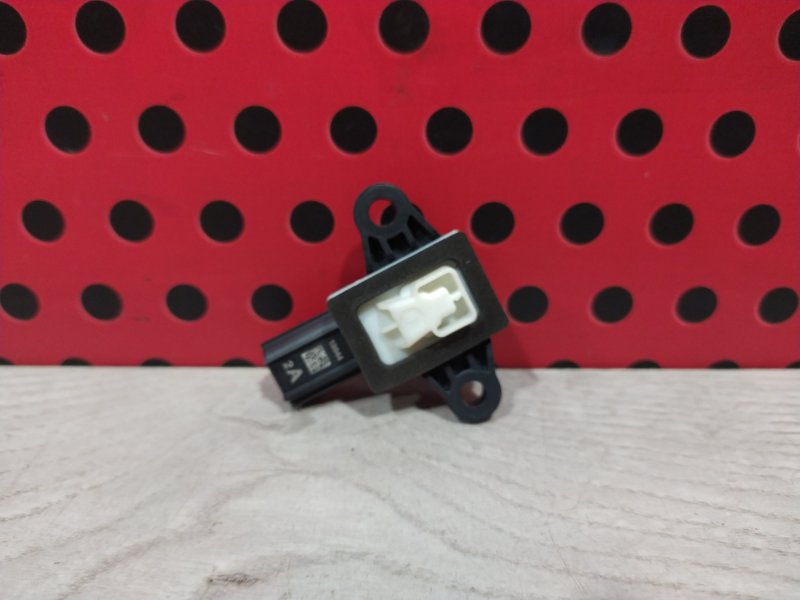 Датчик удара XC90 2018 джип/SUV 5дв. B4204T34 Датчик удара XC90 2018 джип/SUV 5дв. B4204T34