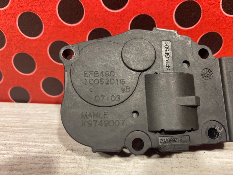 Моторчик заслонки печки Macan 2016 95B CYP