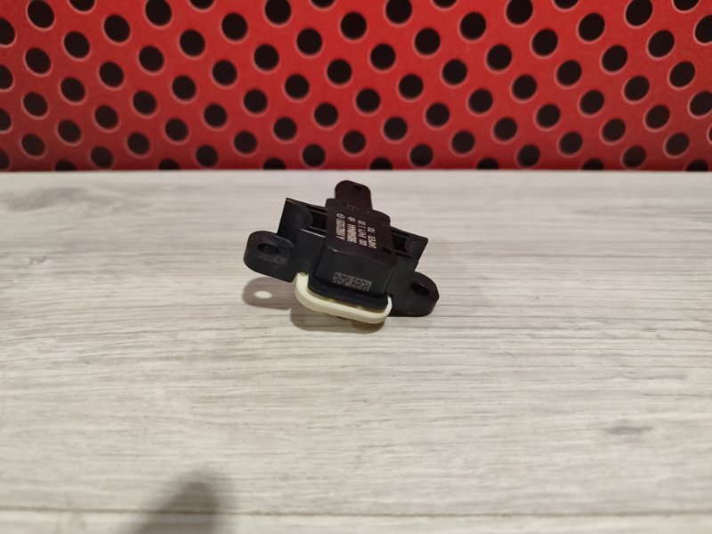 Датчик удара GLE 2018 W166 651 Датчик удара GLE 2018 W166 651