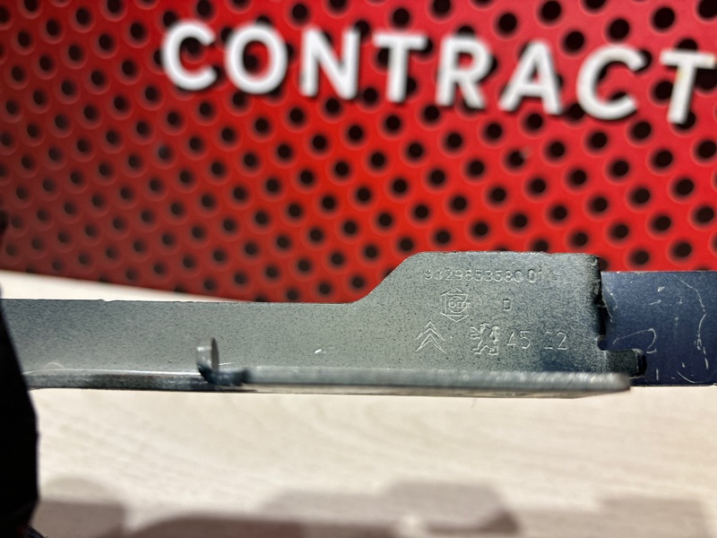 Петля капота правая DS7 Crossback 2023 1.6 бензин