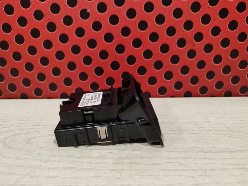 Кнопка ручного тормоза (ручника) GLE 2018 W166 651