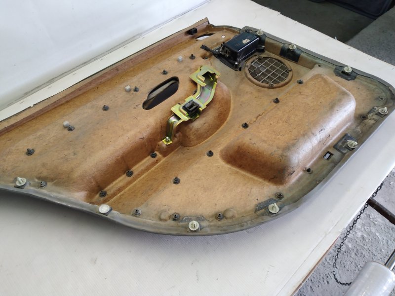 Обшивка боковой двери задняя правая 735 1995 E38 Обшивка боковой двери задняя правая 735 1995 E38