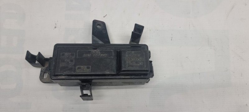 Блок предохранителей под капот передний правый Honda Odyssey 1995 RA-1 F22B 38231S04003 Б/У