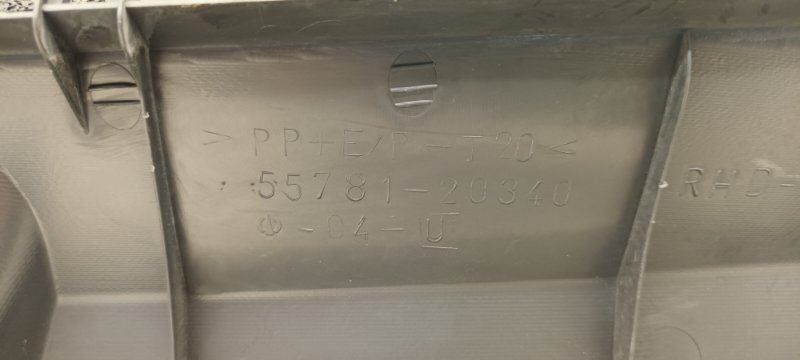 Решетка под дворники передняя Toyota Allion ZZT240 1ZZ-FE