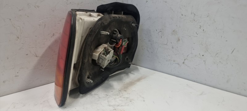 Стоп-сигнал задний правый Accord 1993 CB1 G20A Стоп-сигнал задний правый Accord 1993 CB1 G20A