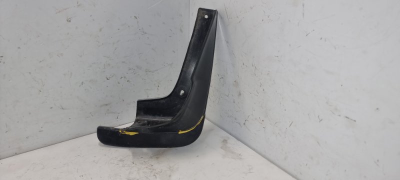 Брызговик передний правый Toyota Corona SF 1995 ST190 4SFE 7662120220 Б/У