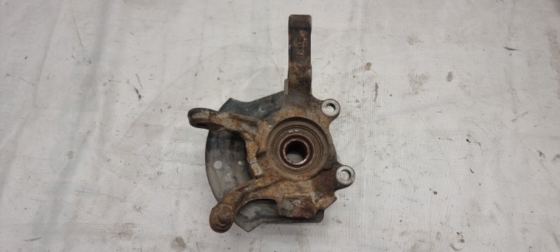 Кулак поворотный передний левый Nissan Cefiro 2002 A33 VQ20DE 400158H300 Б/У