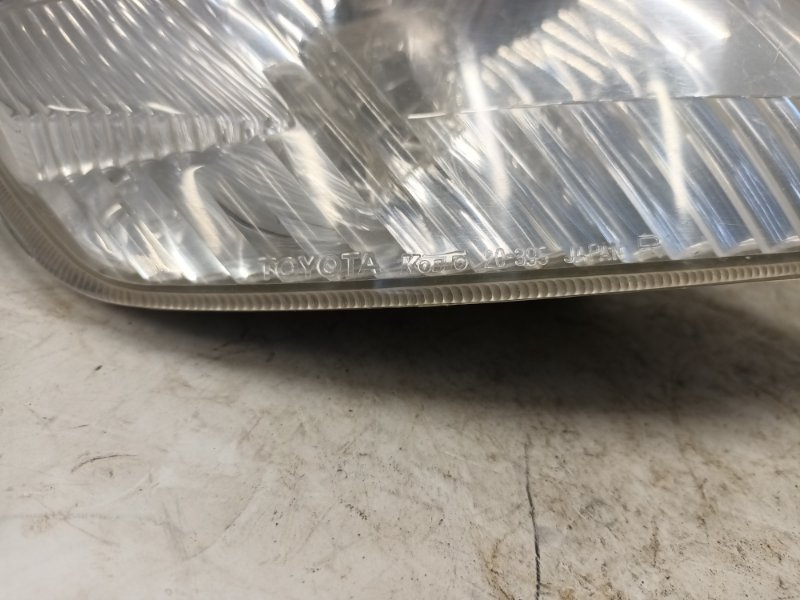 Габарит передний правый Toyota Corona Premio AT210 3SFE