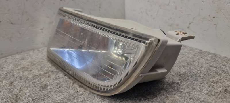 Фара противотуманная передняя правая Toyota Carina AT211 4AFE