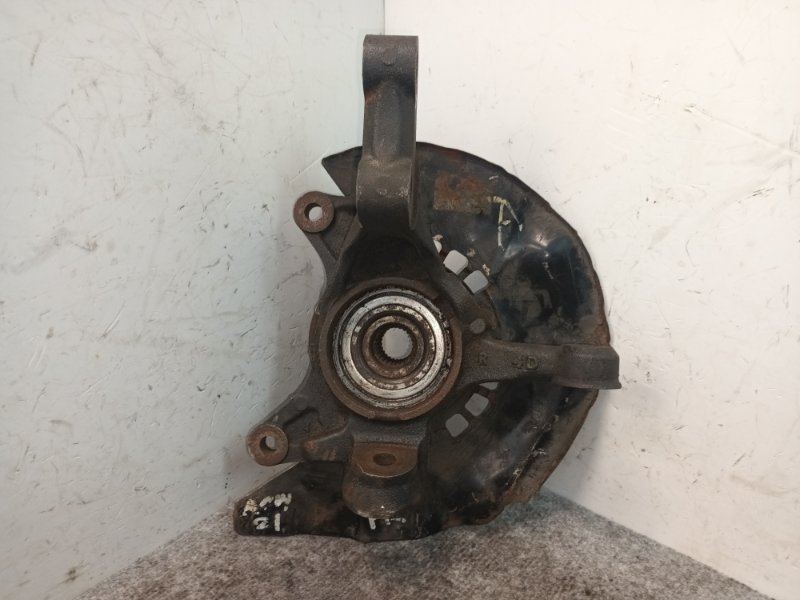 Кулак поворотный передний правый Toyota Ipsum ACM21W 2AZFE