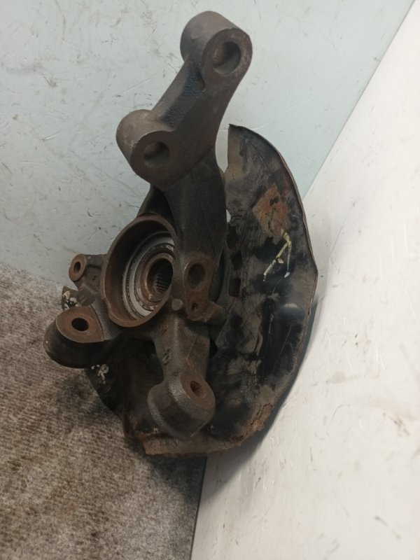 Кулак поворотный передний правый Ipsum 2002 ACM21W 2AZFE