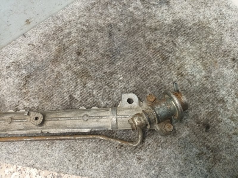 Регулятор давления топлива Toyota Camry SV30 3SFE