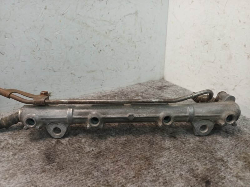 Регулятор давления топлива Camry 1993 SV30 3SFE