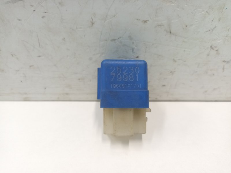 Запчасть реле Nissan Cefiro 1995 A32 VQ20DE 2523079981 Б/У Реле Nissan Cefiro 1995 A32 VQ20DE 2523079981 Б/У