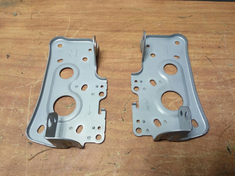 Крепление магнитофона TOYOTA ALLION NZT260W 1NZFE 8621220520 контрактная