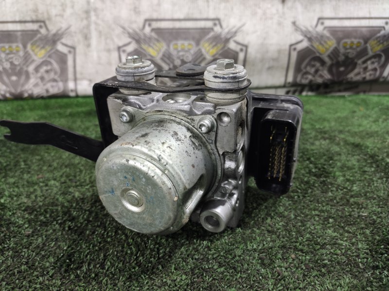 Блок abs Honda Fit GE6 L13A Блок abs Honda Fit GE6 L13A
