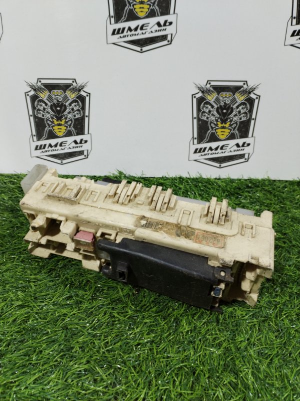 Блок предохранителей MAZDA MPV LVLR WLT L02266730C контрактная