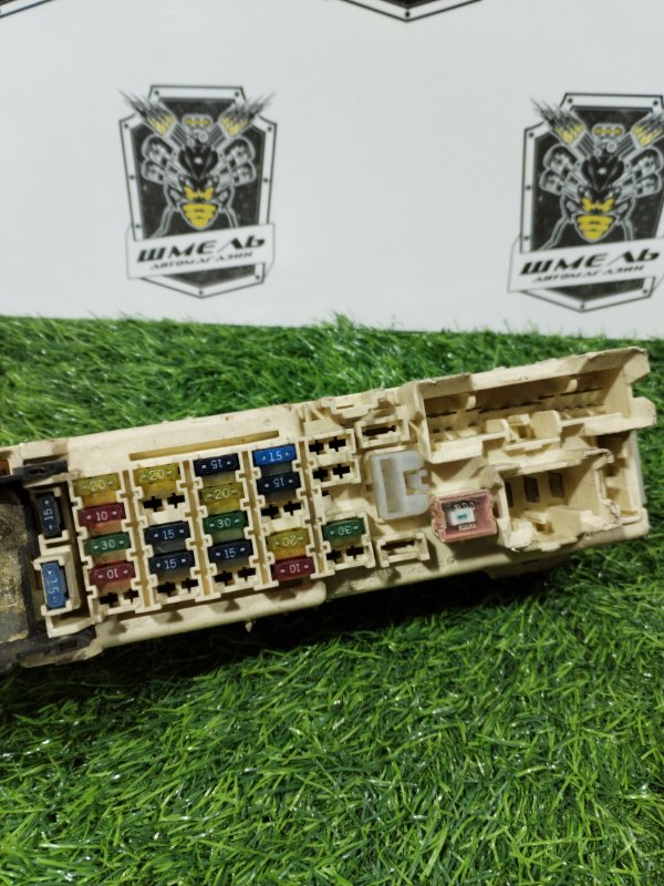 Блок предохранителей MAZDA MPV LVLR WLT