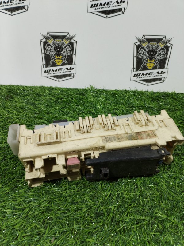 Блок предохранителей MAZDA MPV LVLR WLT L02266730C контрактная