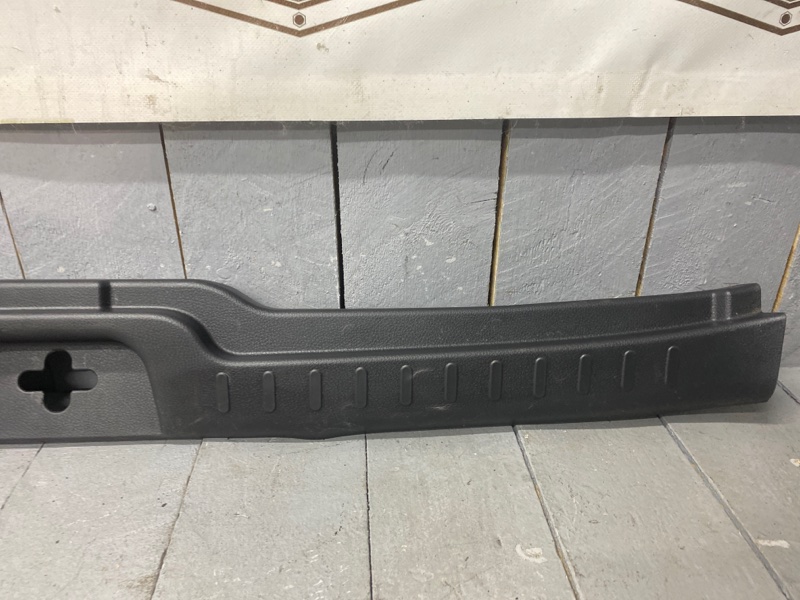 Накладка замка багажника NISSAN SERENA C27 MR20DD