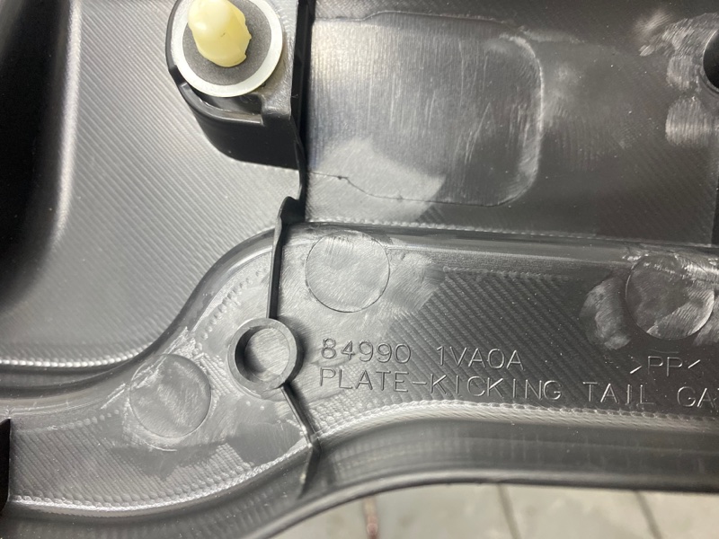 Накладка замка багажника SERENA 2019 / ЦВЕТ QM1 / ПРОБЕГ 63618КМ C27 MR20DD
