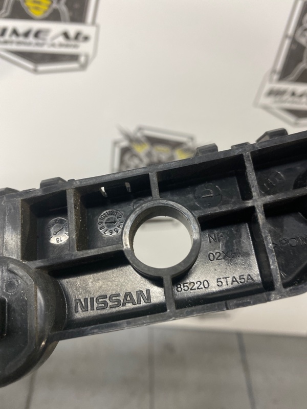 Крепление бампера заднее правое NISSAN SERENA C27 MR20DD