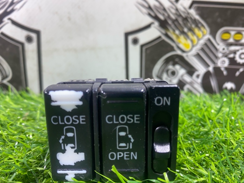 Кнопка управления дверями TOYOTA ROOMY 2016 / ЦВЕТ R59 / ПРОБЕГ 25 782km M900A 1KRFE 84930B1030 контрактная