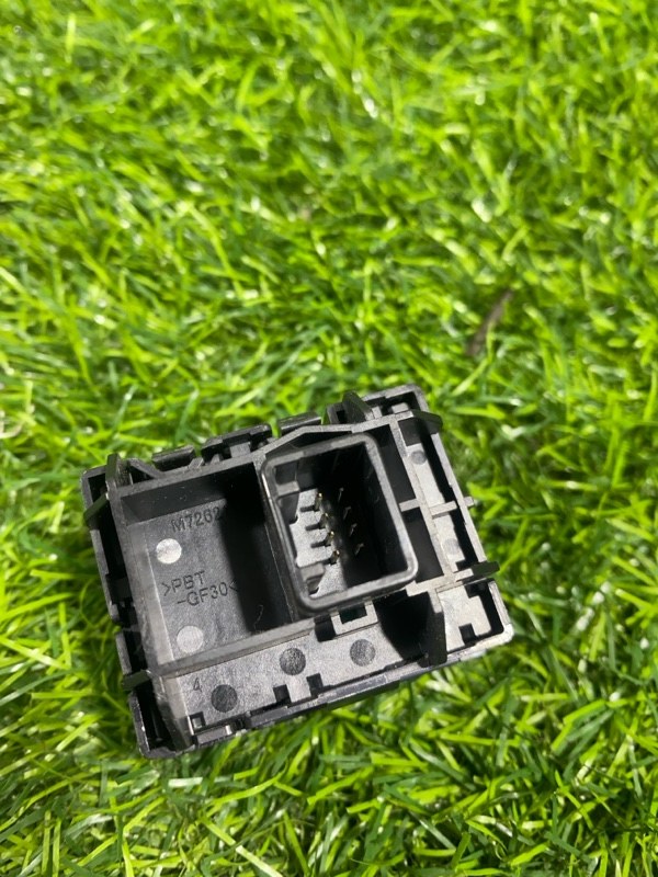 Кнопка управления дверями ROOMY 2016 / ЦВЕТ R59 / ПРОБЕГ 25 782km M900A 1KRFE