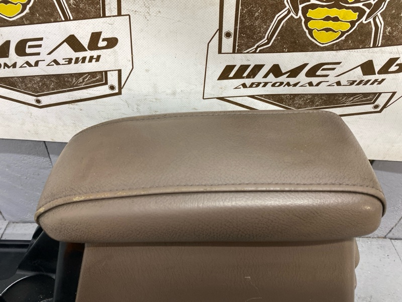 Бардачок между сиденьями HILUX SURF 2000/ЦВЕТ КF7/ПРОБЕГ 190482КМ KZN185W 1KZTE