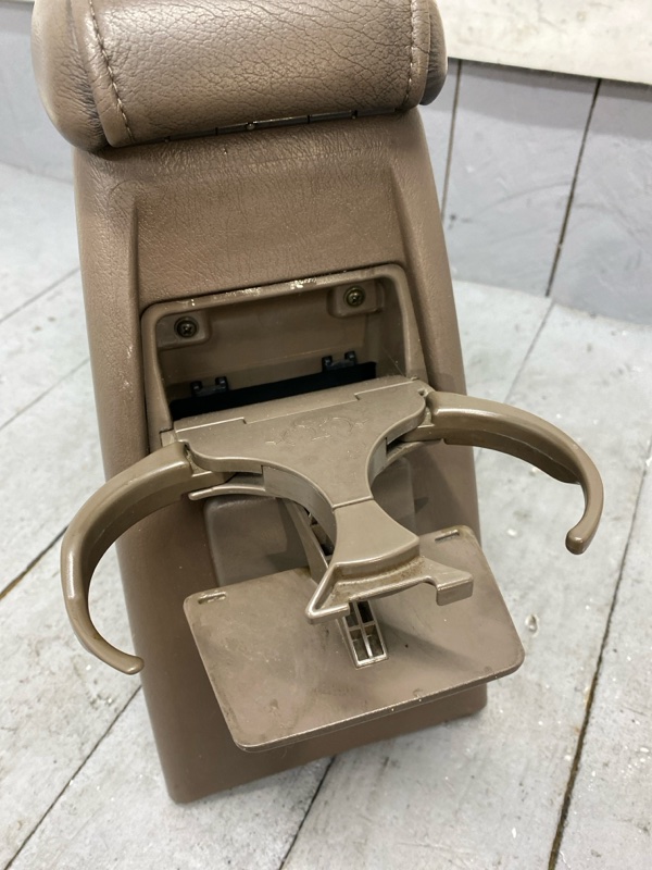 Бардачок между сиденьями HILUX SURF 2000/ЦВЕТ КF7/ПРОБЕГ 190482КМ KZN185W 1KZTE