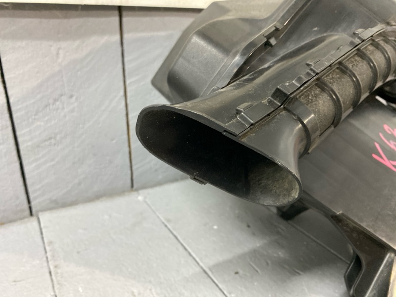 Корпус воздушного фильтра TOYOTA ESQUIRE ZWR80 2ZRFXE