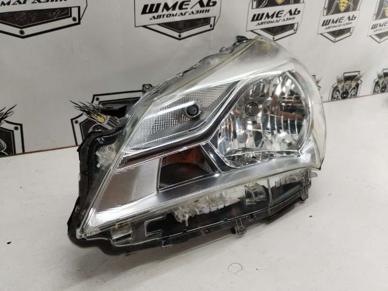 Фара передняя левая TOYOTA VITZ NSP130 1NRFKE