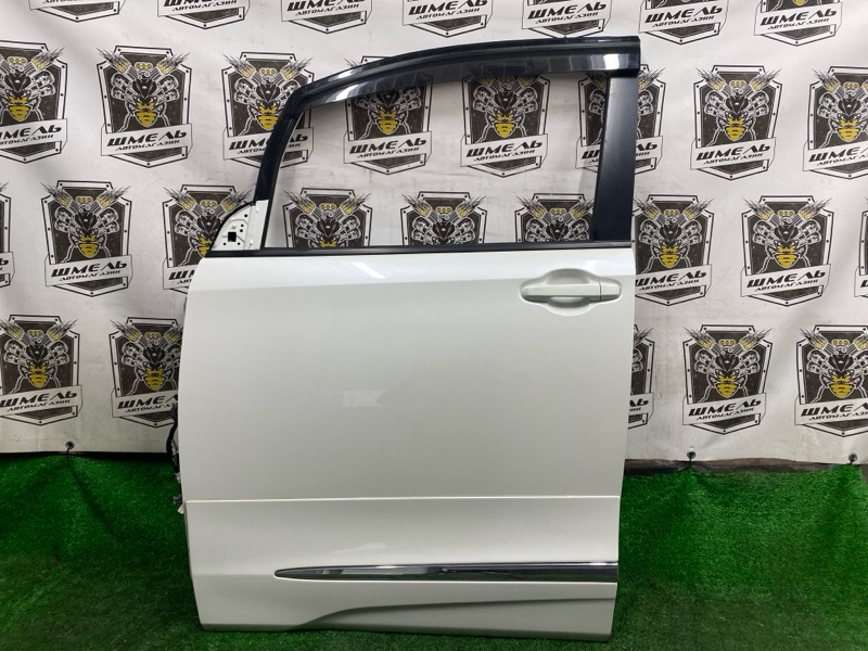 Дверь передняя левая TOYOTA NOAH 2015/ЦВЕТ 070/ПРОБЕГ 98215КМ ZWR80 2ZRFXE 6700228270 контрактная