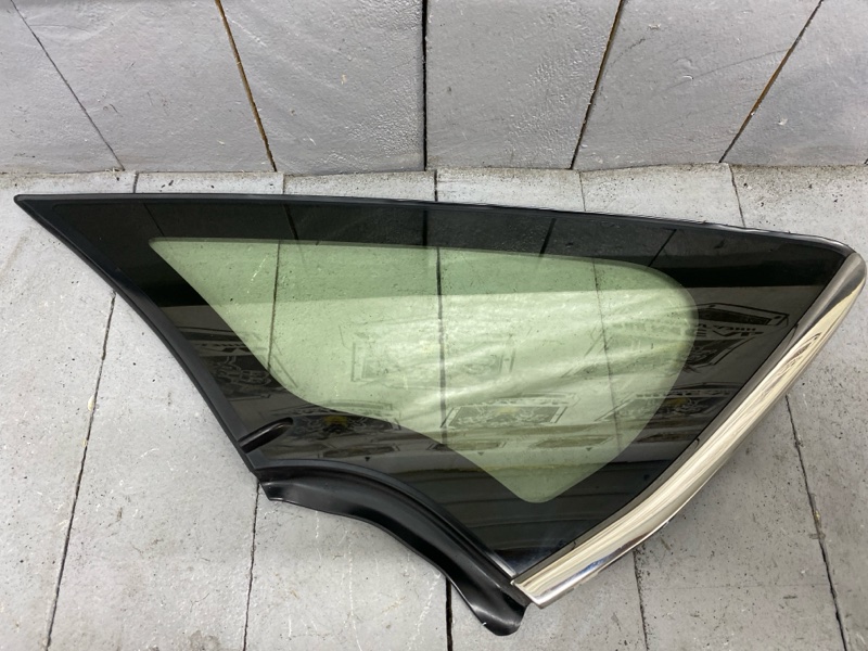 Форточка кузова передняя правая VOXY 2014/ ZS ЦВЕТ 202/ПРОБЕГ 69910КМ ZRR80W 3ZRFAE