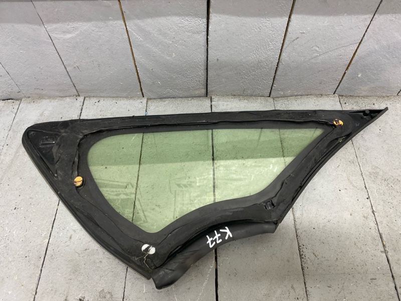 Форточка кузова передняя правая VOXY 2014/ ZS ЦВЕТ 202/ПРОБЕГ 69910КМ ZRR80W 3ZRFAE