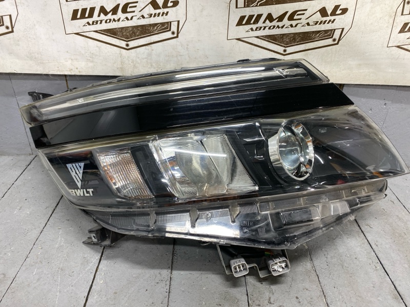 Фара передняя правая VOXY 2014/ ZS ЦВЕТ 202/ПРОБЕГ 69910КМ ZRR80W 3ZRFAE Фара передняя правая VOXY 2014/ ZS ЦВЕТ 202/ПРОБЕГ 69910КМ ZRR80W 3ZRFAE