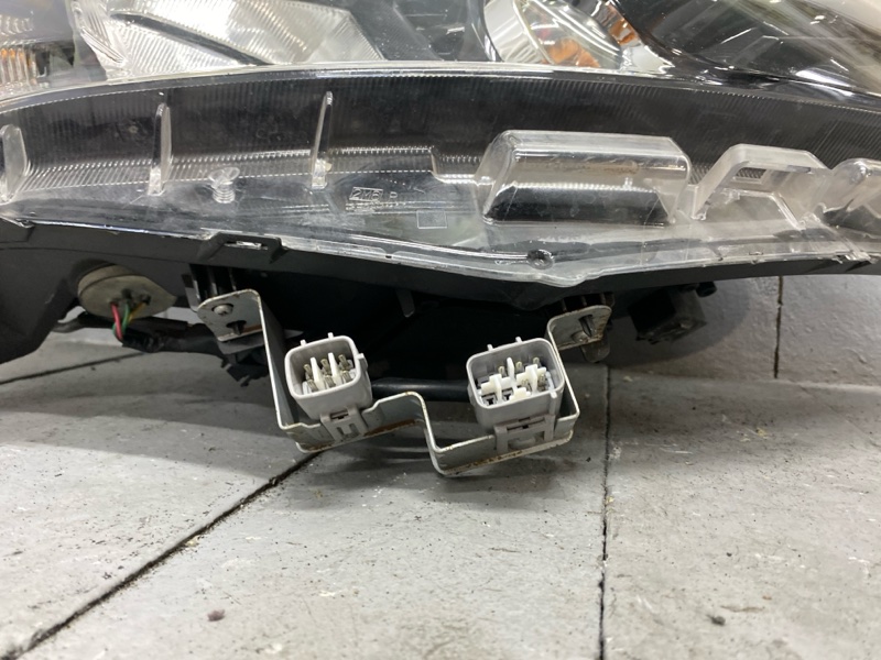 Фара передняя правая VOXY 2014/ ZS ЦВЕТ 202/ПРОБЕГ 69910КМ ZRR80W 3ZRFAE Фара передняя правая VOXY 2014/ ZS ЦВЕТ 202/ПРОБЕГ 69910КМ ZRR80W 3ZRFAE