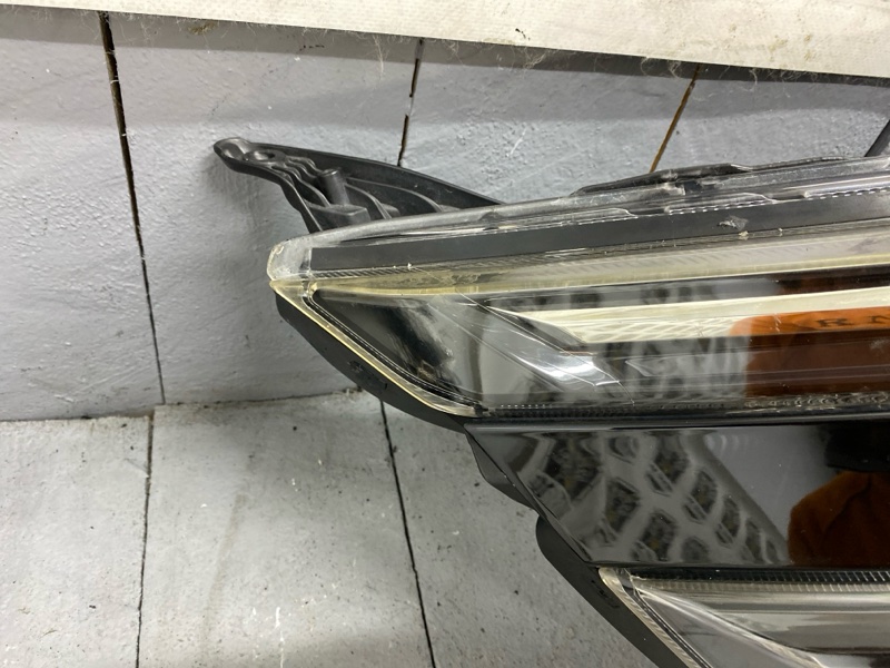 Фара передняя правая VOXY 2014/ ZS ЦВЕТ 202/ПРОБЕГ 69910КМ ZRR80W 3ZRFAE Фара передняя правая VOXY 2014/ ZS ЦВЕТ 202/ПРОБЕГ 69910КМ ZRR80W 3ZRFAE