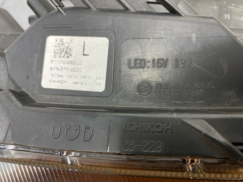 Фара передняя правая VOXY 2014/ ZS ЦВЕТ 202/ПРОБЕГ 69910КМ ZRR80W 3ZRFAE Фара передняя правая VOXY 2014/ ZS ЦВЕТ 202/ПРОБЕГ 69910КМ ZRR80W 3ZRFAE