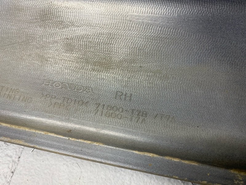 Накладка на порог правая VEZEL 2014/ЦВЕТ NH731P/ПРОБЕГ 76883КМ RU3 LEB