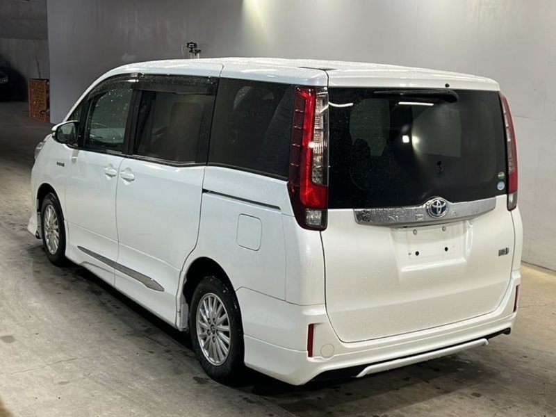 Накладка на порог левая NOAH 2015/ЦВЕТ 070/ПРОБЕГ 98215КМ ZWR80 2ZRFXE Накладка на порог левая NOAH 2015/ЦВЕТ 070/ПРОБЕГ 98215КМ ZWR80 2ZRFXE