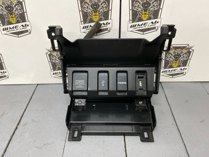 Консоль торпеды HONDA VEZEL 2014/ЦВЕТ NH731P/ПРОБЕГ 76883КМ RU3 LEB 83411-T7A-003ZA контрактная