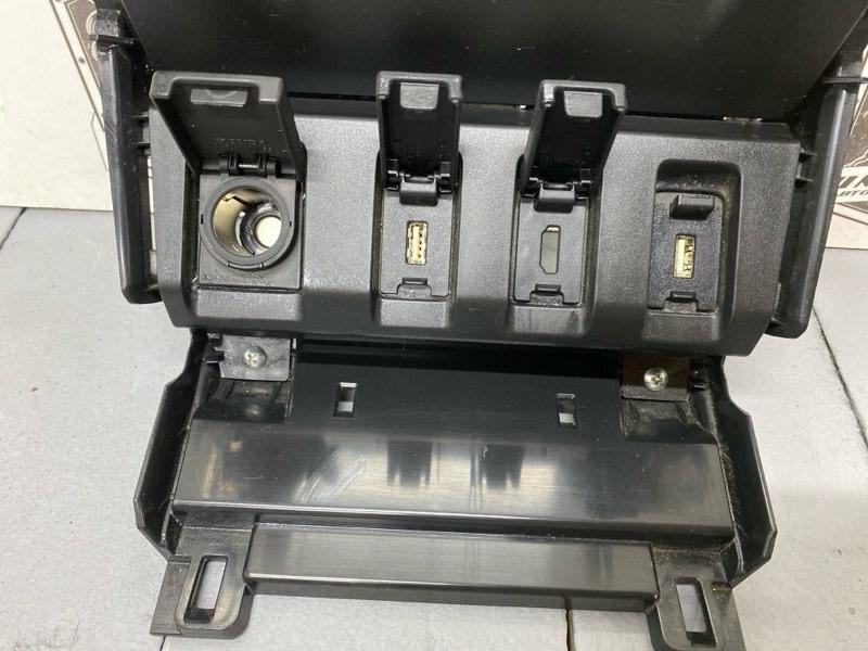 Консоль торпеды HONDA VEZEL RU3 LEB