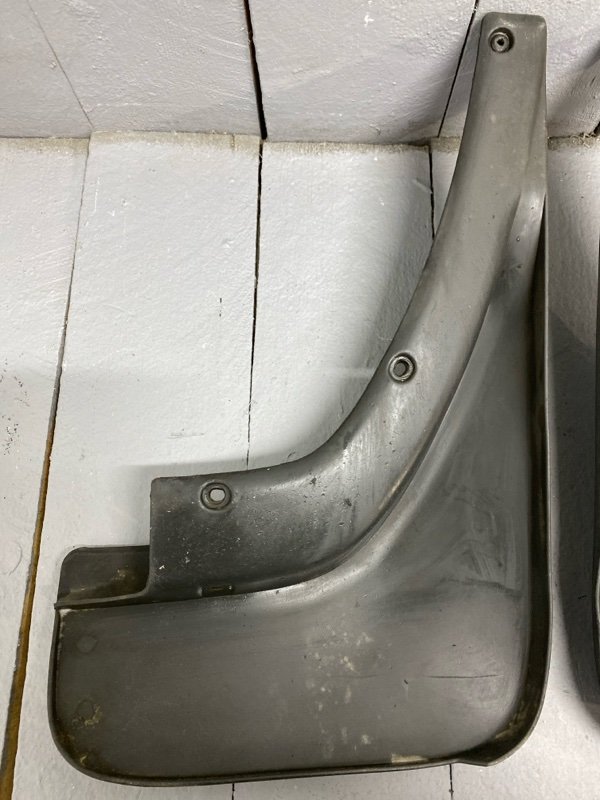 Брызговики комплект передние BIGHORN 1996/ЦВЕТ 751/ПРОБЕГ 154399КМ UBS69DW 4JG2