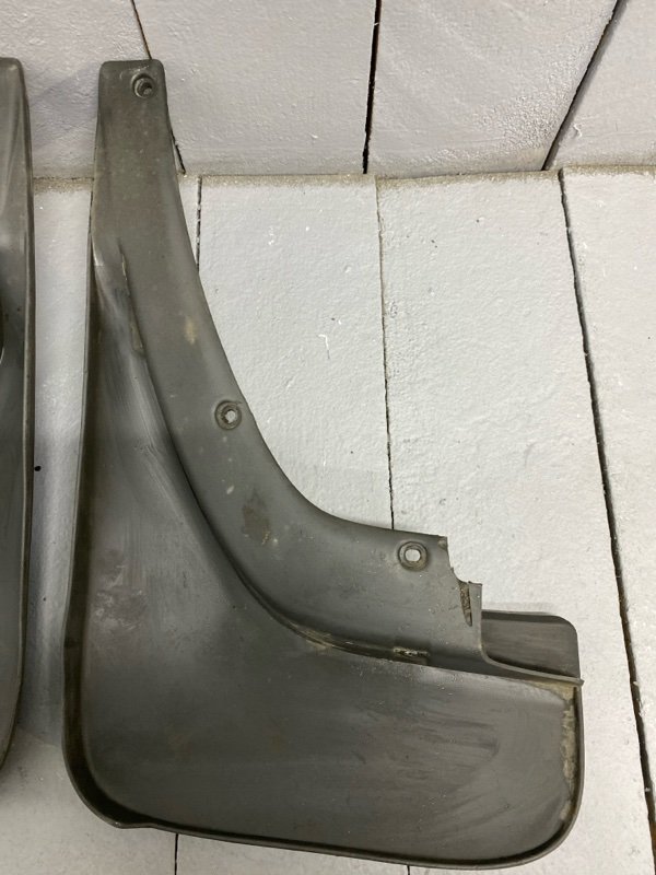 Брызговики комплект передние BIGHORN 1996/ЦВЕТ 751/ПРОБЕГ 154399КМ UBS69DW 4JG2